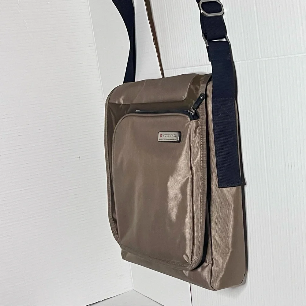 VICTORINOX Crossbody Messenger Laptop Bag